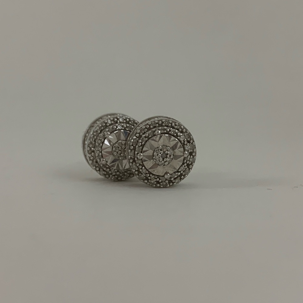 Simple rhinestone stud earrings